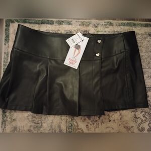 Celebrity Pink Black Pleated Skort